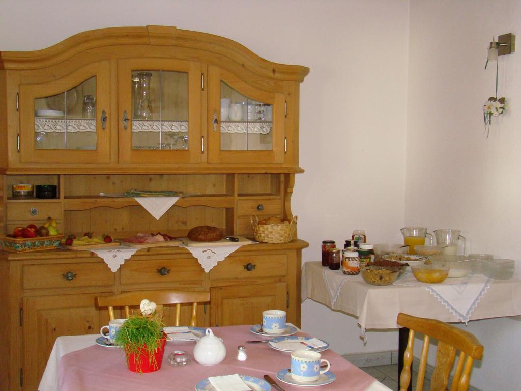 Bed and Breakfast Haus Am Brunnen Умхаузен Экстерьер фото